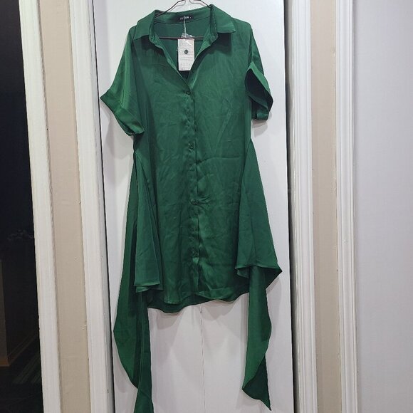 💎2/$18💎 NWT Green Button down satin dress, short sleeve tie waist - Picture 1 of 3